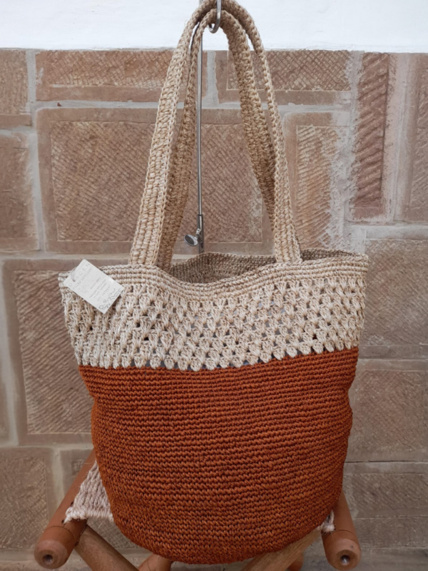 Bolso artesanal tejido a mano – Estilo rústico y versátil
